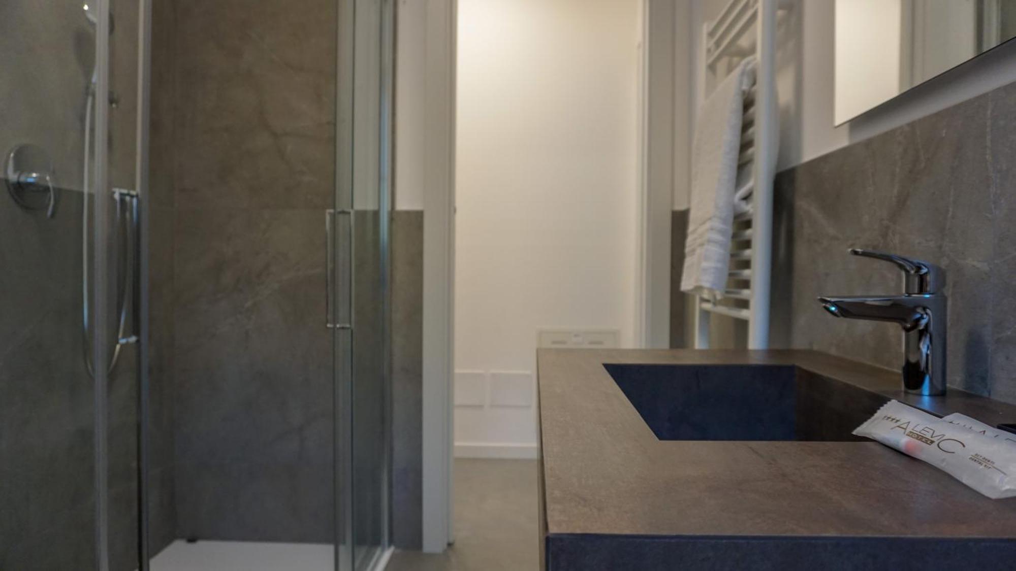 Sirmio Apartments - Darsena Stay Sirmione Eksteriør bilde