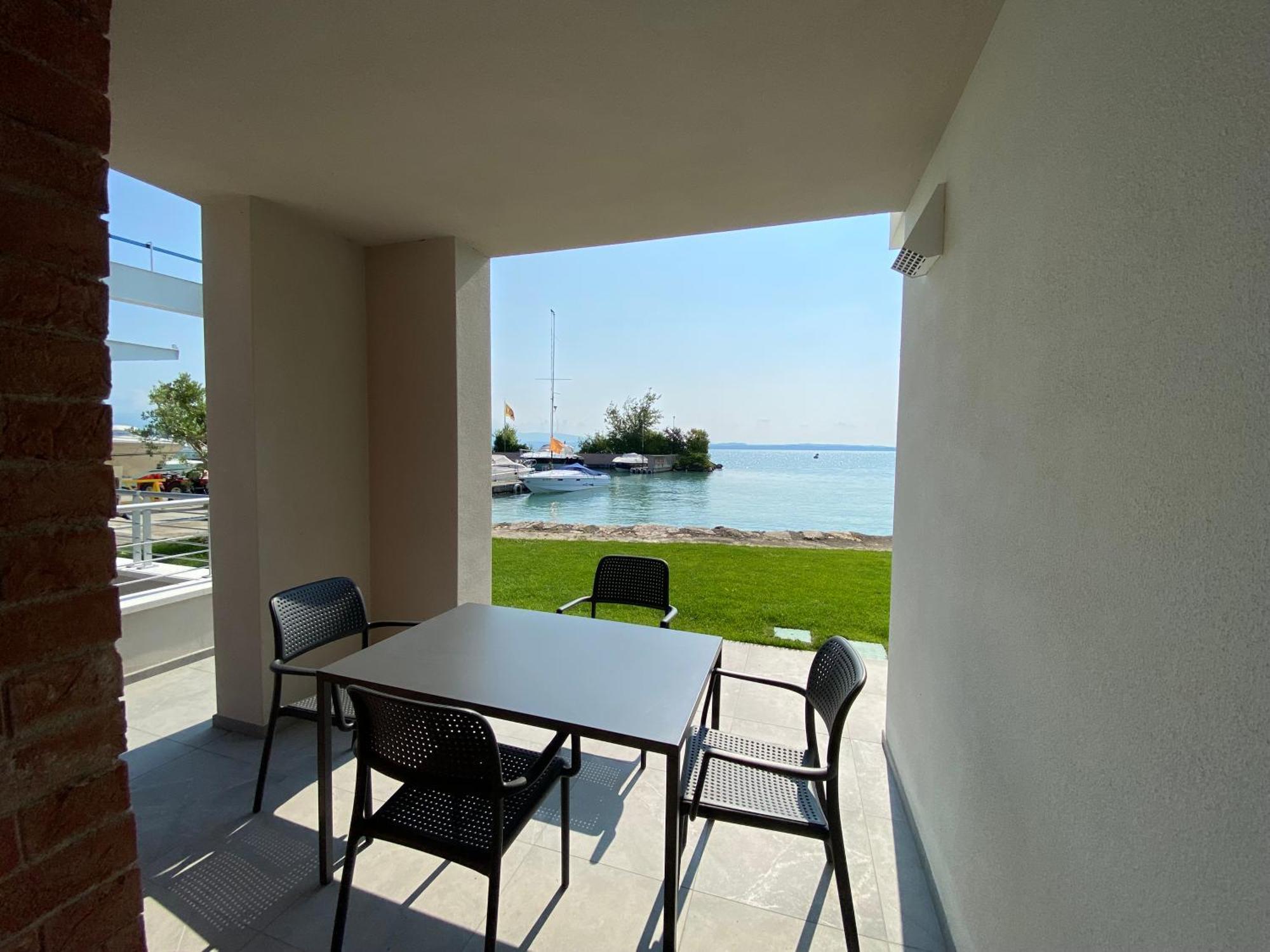Sirmio Apartments - Darsena Stay Sirmione Eksteriør bilde