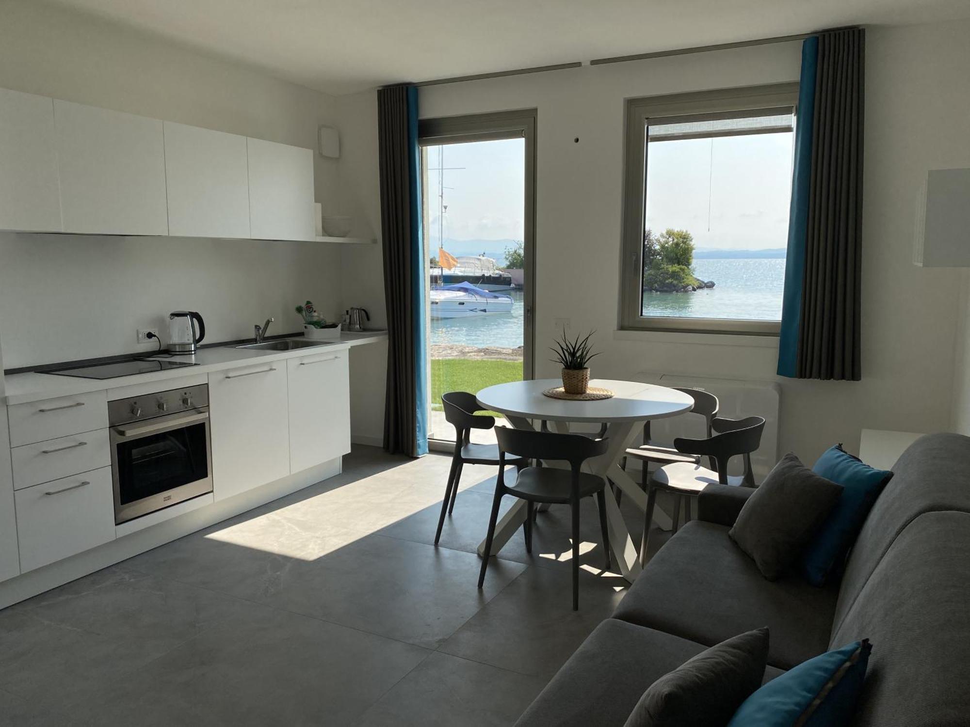 Sirmio Apartments - Darsena Stay Sirmione Eksteriør bilde