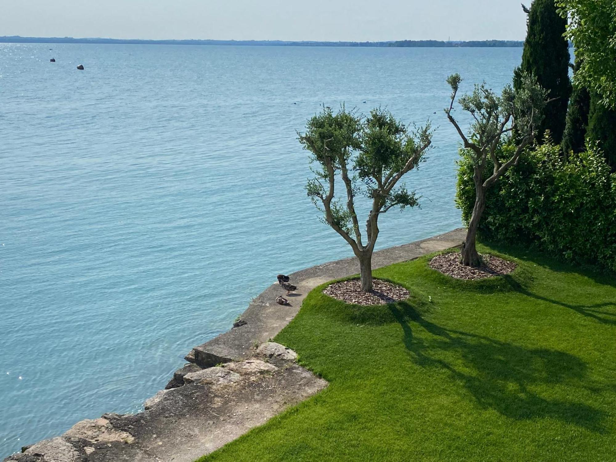 Sirmio Apartments - Darsena Stay Sirmione Eksteriør bilde