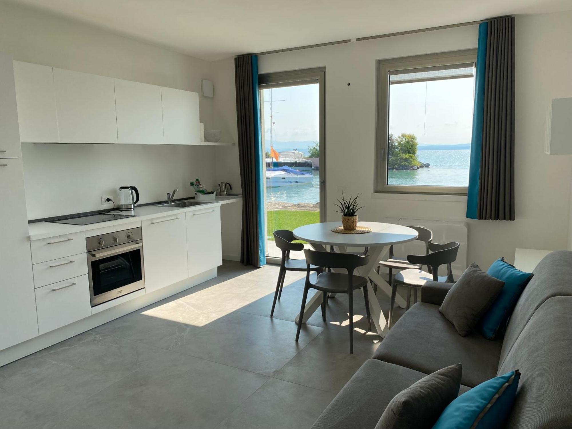 Sirmio Apartments - Darsena Stay Sirmione Eksteriør bilde