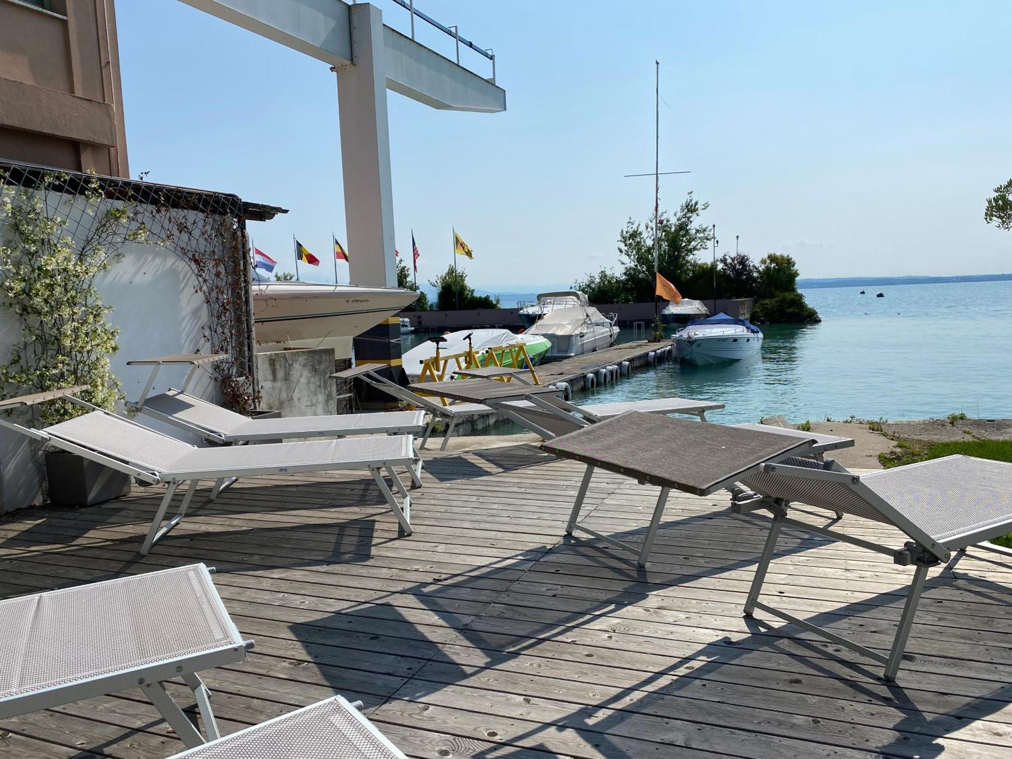 Sirmio Apartments - Darsena Stay Sirmione Eksteriør bilde