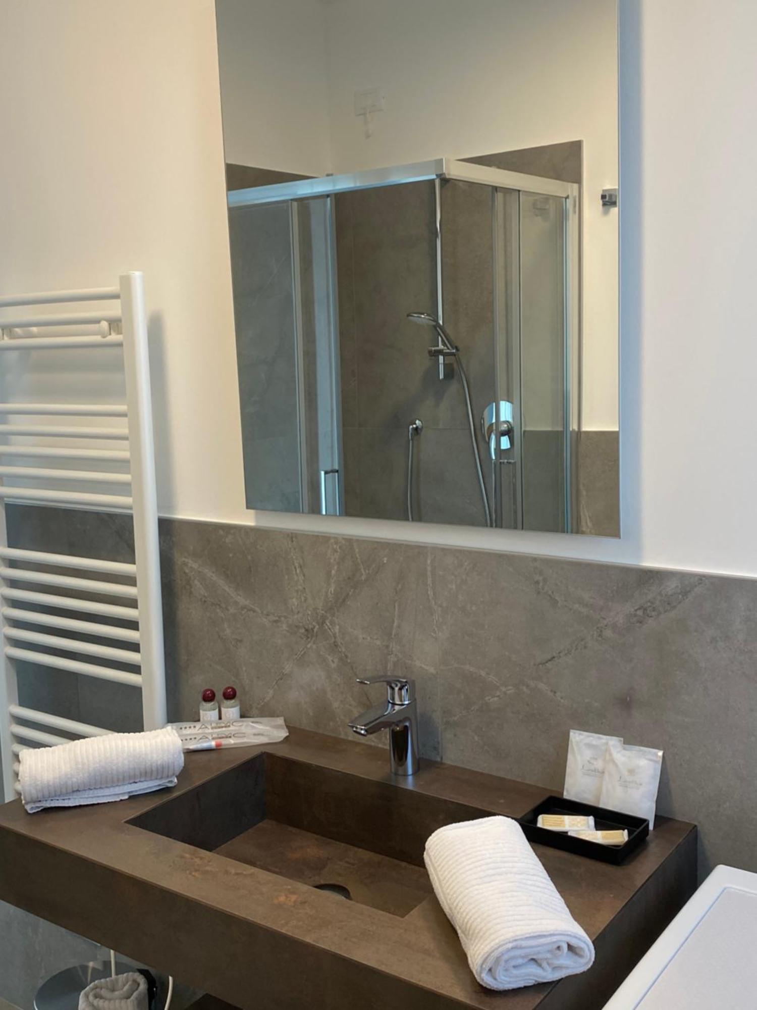 Sirmio Apartments - Darsena Stay Sirmione Eksteriør bilde