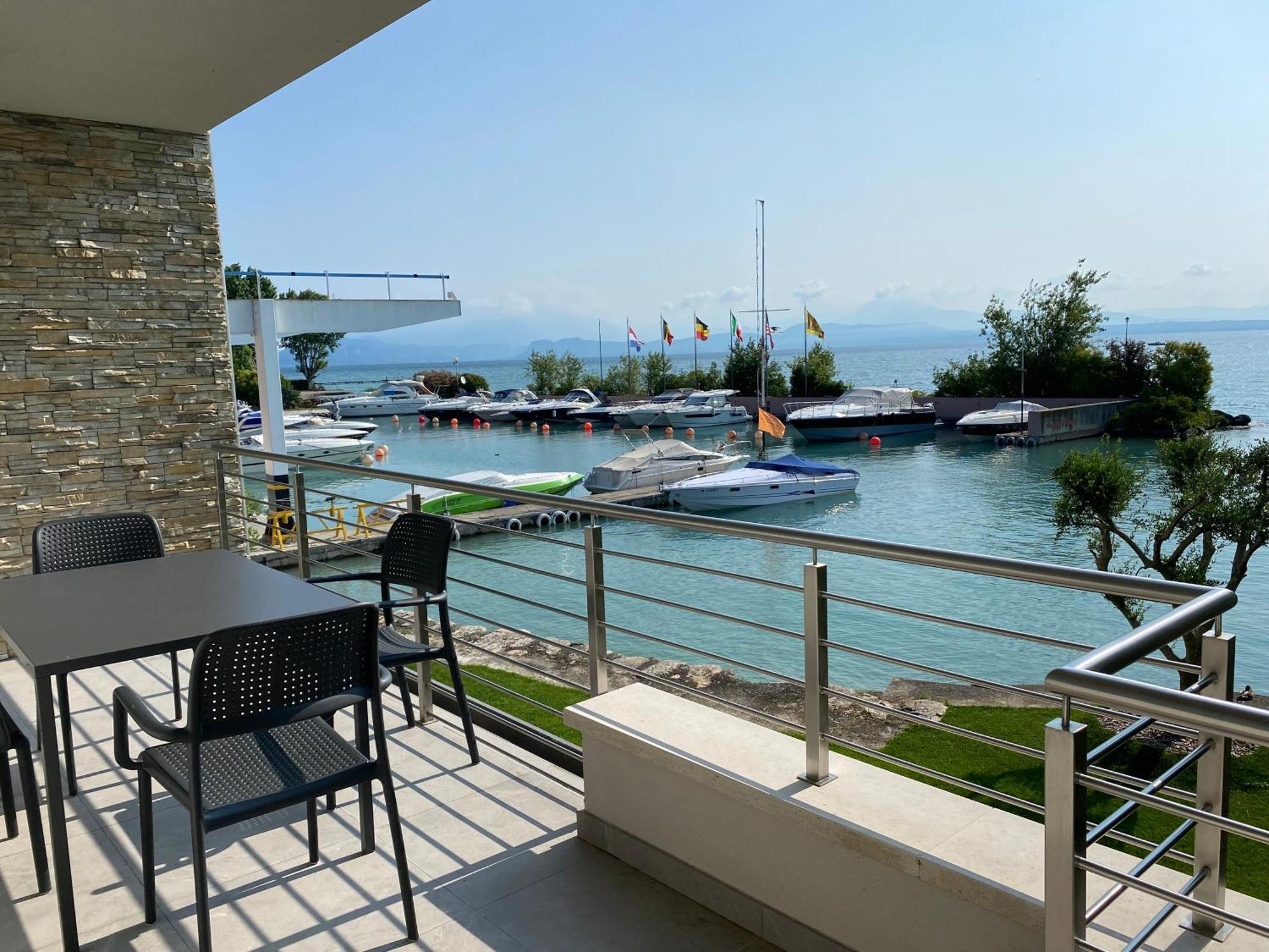 Sirmio Apartments - Darsena Stay Sirmione Eksteriør bilde