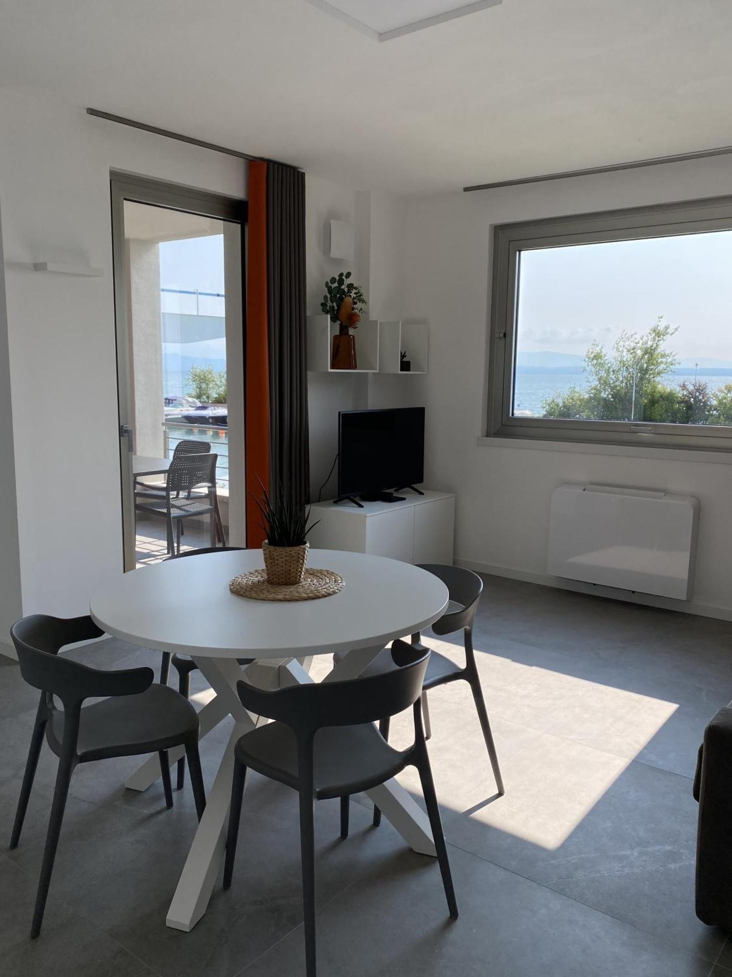 Sirmio Apartments - Darsena Stay Sirmione Eksteriør bilde