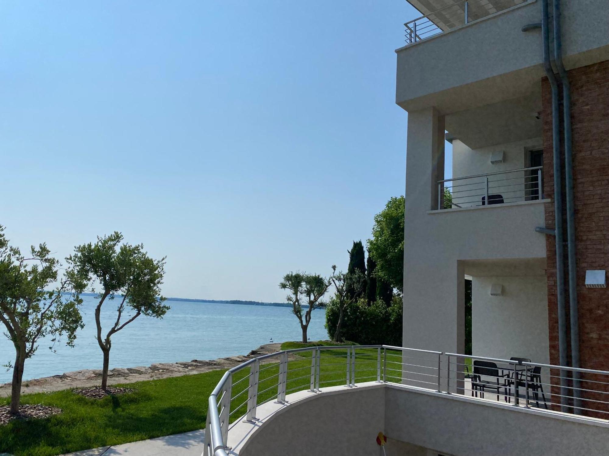 Sirmio Apartments - Darsena Stay Sirmione Eksteriør bilde