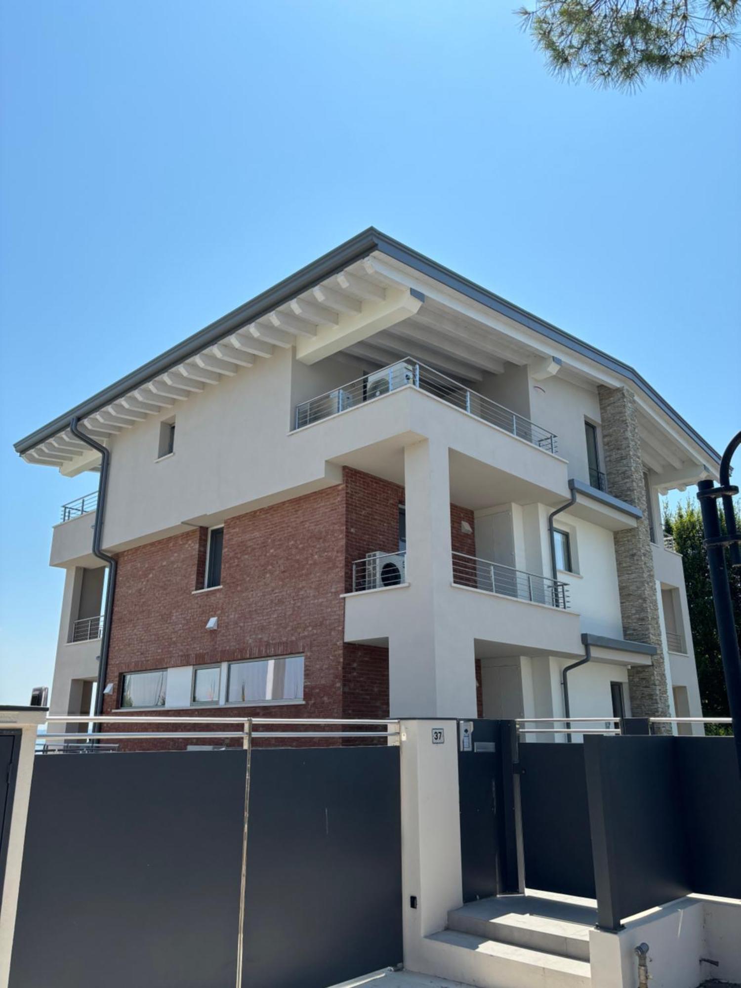 Sirmio Apartments - Darsena Stay Sirmione Eksteriør bilde